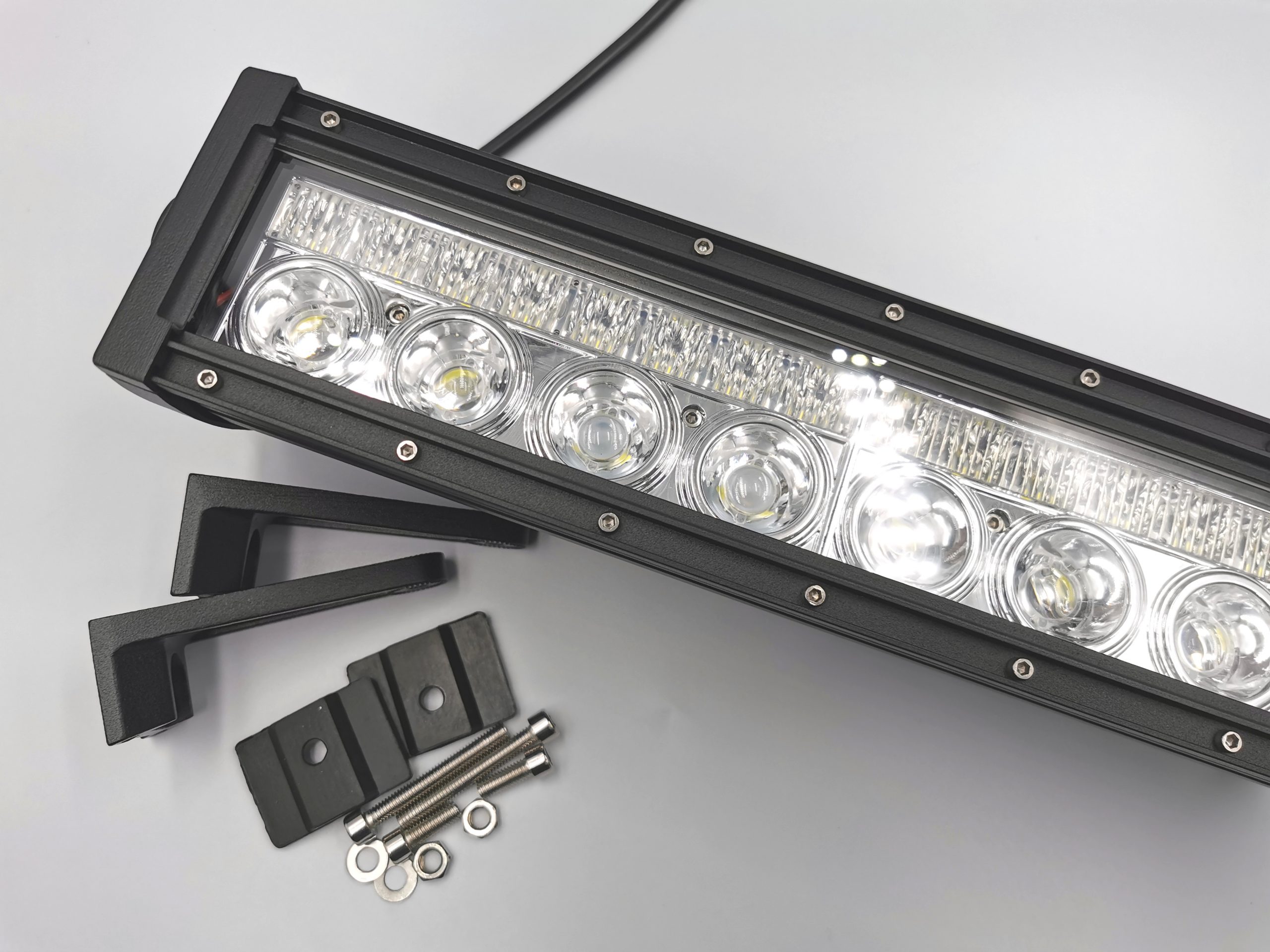 88 Watt 162 Inch 9000 Lumens Dual Row LED Light Bar with Spot and Flood Combo Beam - Side Mount Brackets - Image 9