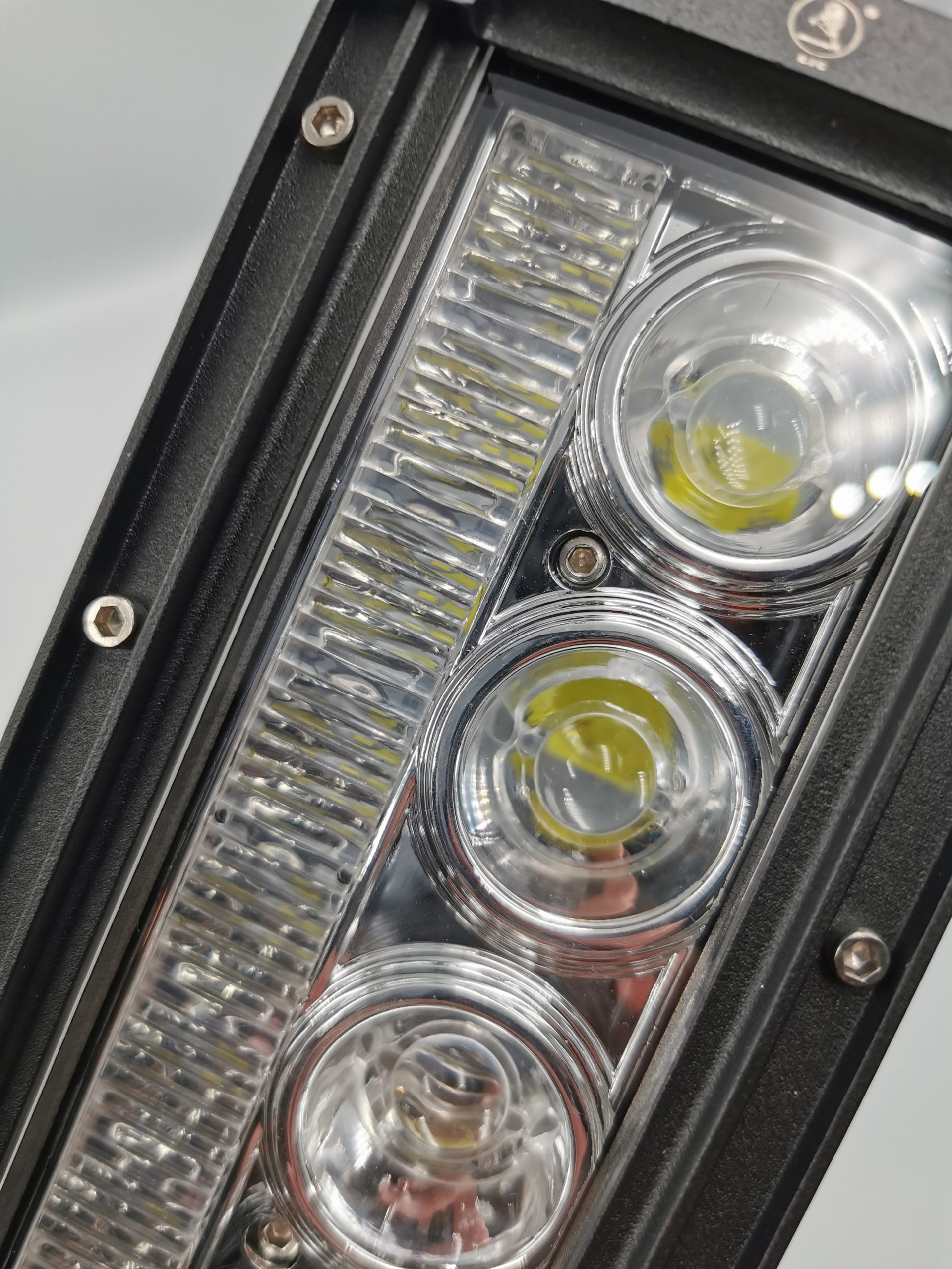 88 Watt 162 Inch 9000 Lumens Dual Row LED Light Bar with Spot and Flood Combo Beam - Side Mount Brackets - Image 4