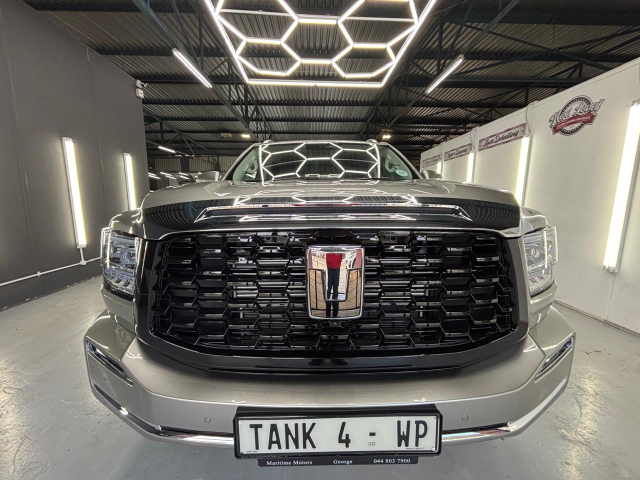 Tank 500 Grill Gloss Black