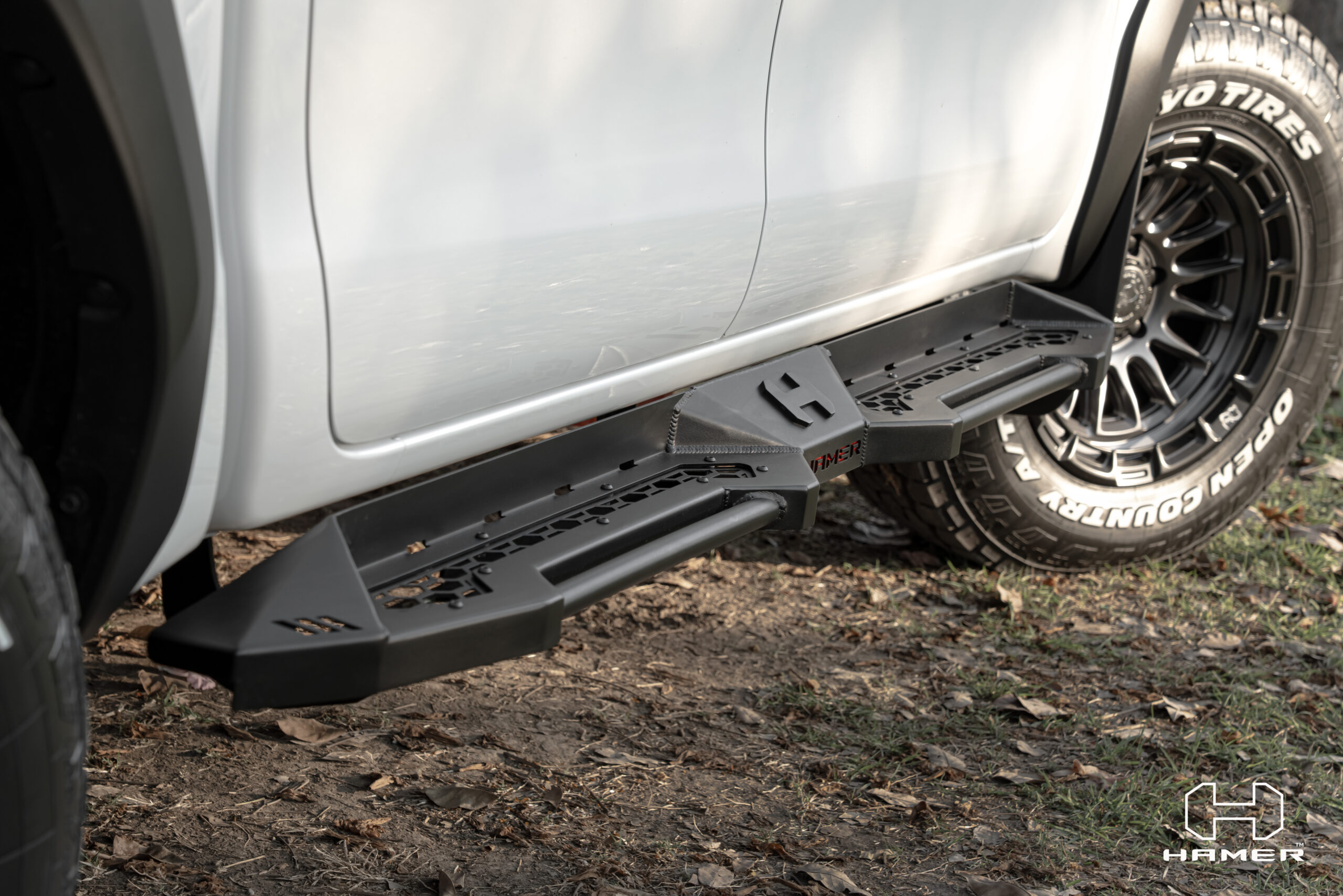 Toyota Hilux Travo 2026+ Shadow Series Side Steps- Hamer - AM105-RE15 - Image 6